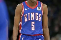 足球直播在线观看免费-雄鹿鏖战立陶宛男篮，福克斯打破历史纪录的简单介绍