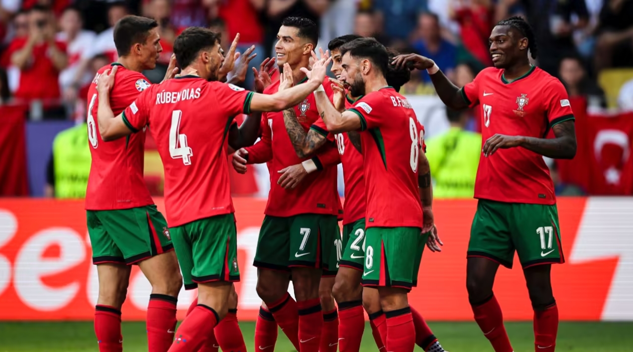 葡萄牙翻盘荷兰,苏亚雷斯统治全场的简单介绍 葡萄牙翻盘荷兰,苏亚雷斯统治全场的简单介绍